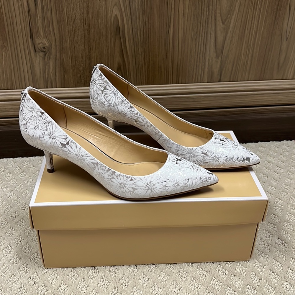 MICHAEL by MICHAEL KORS white & silver kitten heel.